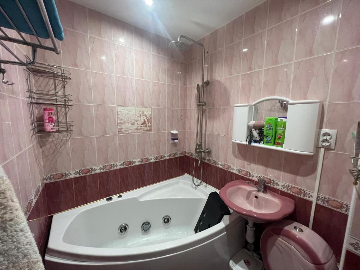 Afganskii Park Apartment キシナウ エクステリア 写真