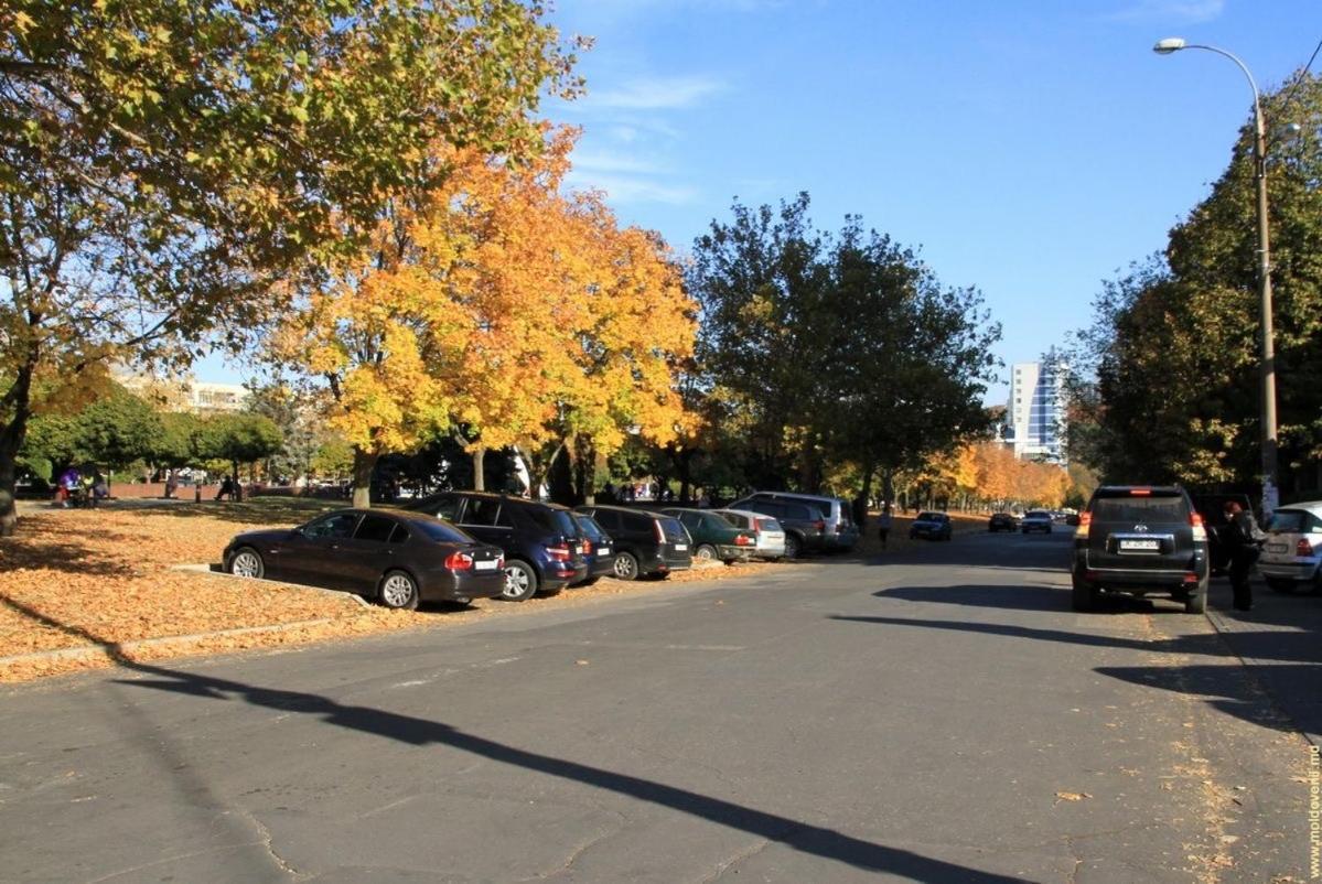 Afganskii Park Apartment キシナウ エクステリア 写真